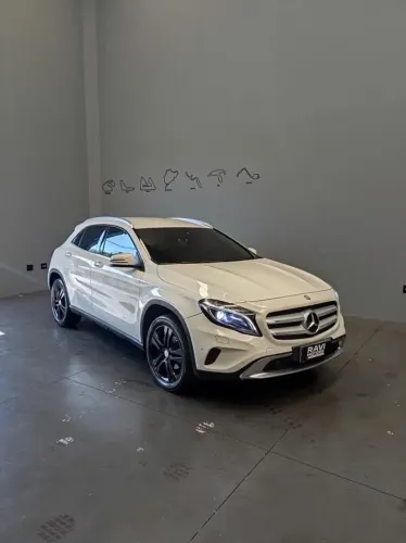 Mercedes-Benz GLA 200 Adv. 1.6/1.6 TB 16V Flex Aut. 2017