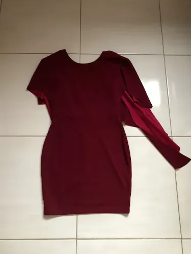 vestido com decote nas costas