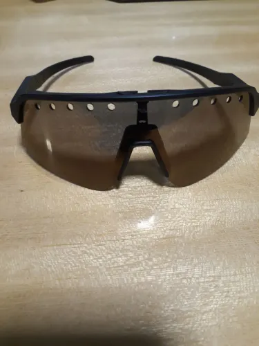 Sutro lite Oakley dourado 