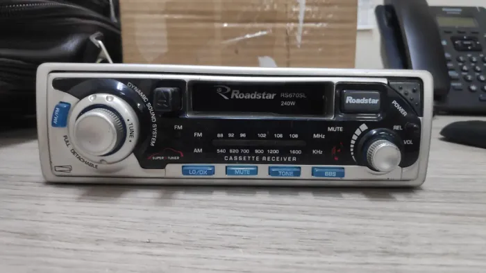 Rádio e toca fita Roadstar funcionando perfeitamente semi novo