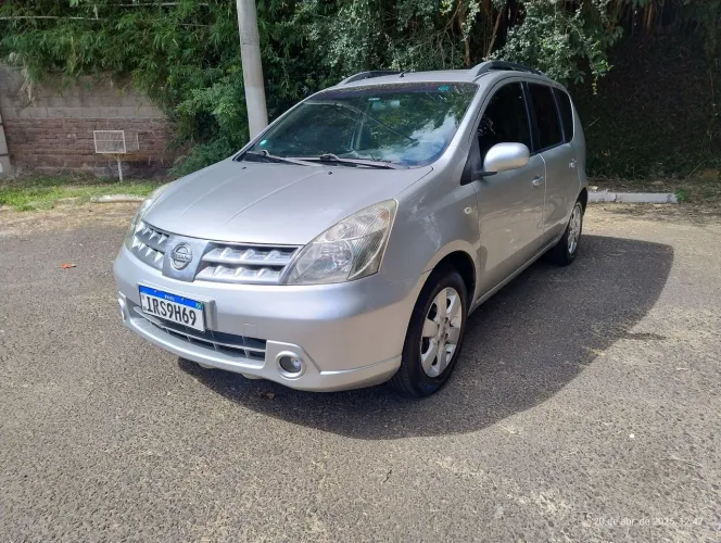 Livina 1.6 manual completa + couro + Air Bag+ ABS 