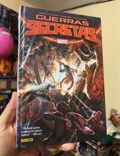 Guerras secretas Jonathan Hickman lacrada 