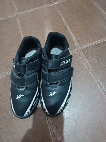Sapatilha de ciclismo número 37 sem taco.