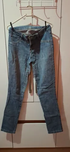 Calças semi novas