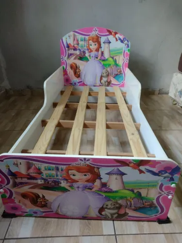 Cama infantil personagem princesinha Sofia