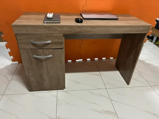 Baixei! Vendo escrivaninha para estudos ou trabalho