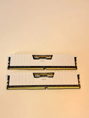  Memória Ram  Corsair Vengeance LPX DDR4 16GB 3200MHz Branca (2x8GB) UR0293 CMK16GX4M2B320