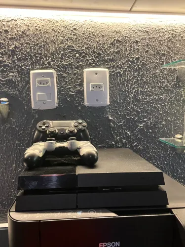 PS4 Fat 500GB + 3 Controles + Câmera PS4 + HD Externo 500GB