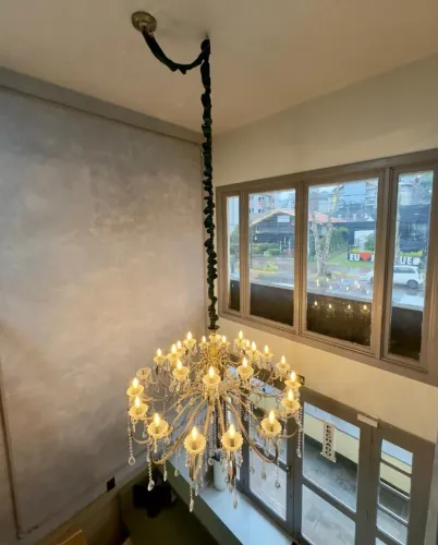 Lustre em excelente estado, 24 braços