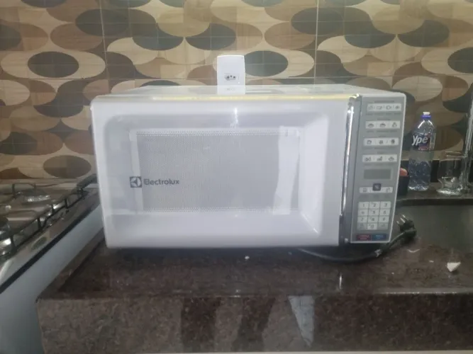 Micro-ondas Electrolux 34L MEO44 Branco - R$ 300,00