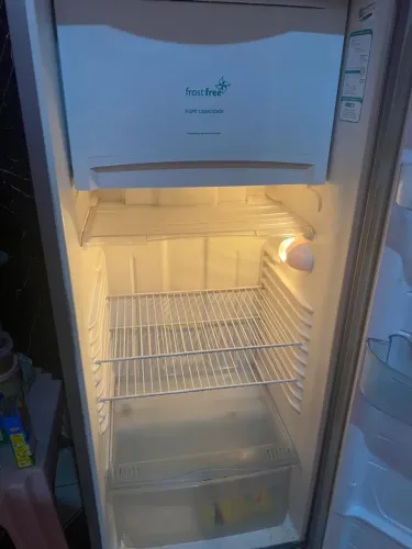Vende-se geladeira consul