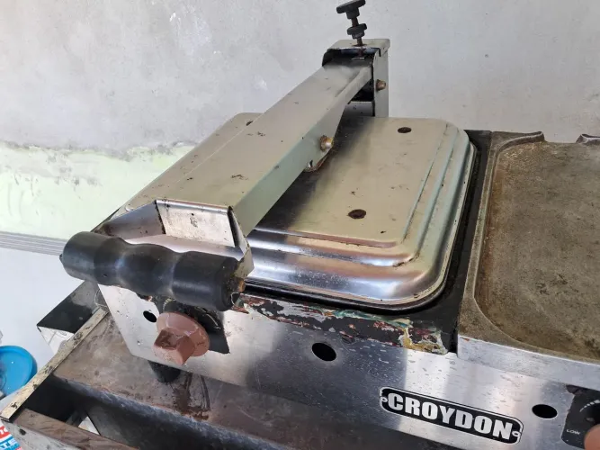 Sanduicheira e grelha profissional gás, Vendo R$ 5,80