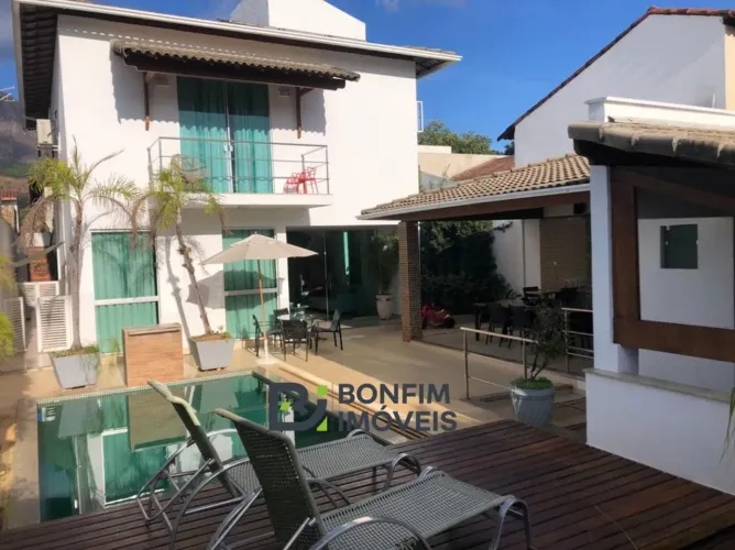 Casa de Luxo com 04 Quartos, Piscina e Lote de 360 m²
