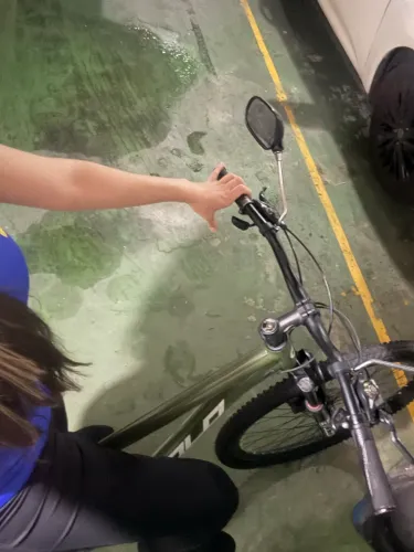 Bicicleta com marcha e retrovisor nova