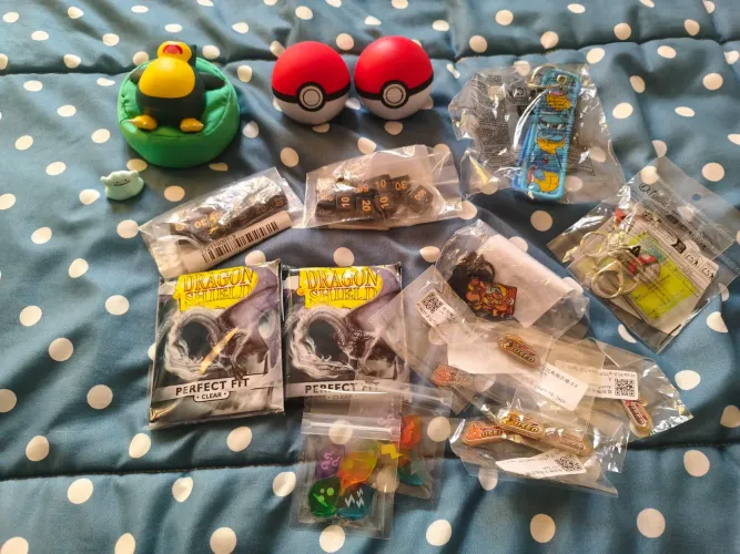 Lote Pokémon TCG / Colecionador: Snorlax Dorminhoco, Acessórios, Dados e Dragon Shield