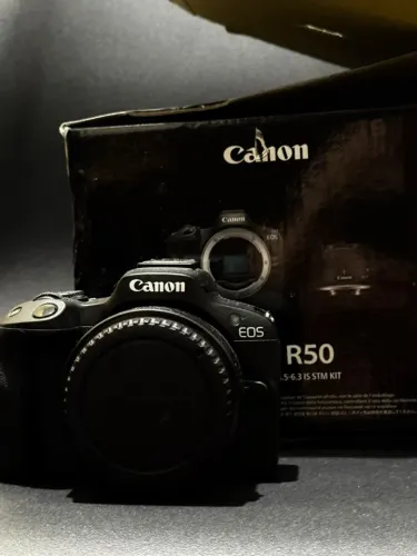 CANON R50