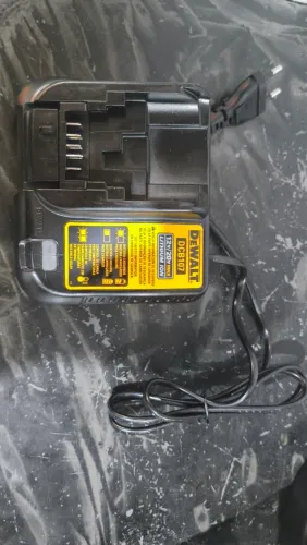 Carregador Dewalt DCB107 Bivolt, novo