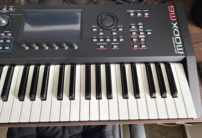 Teclado Yamaha MODX M6