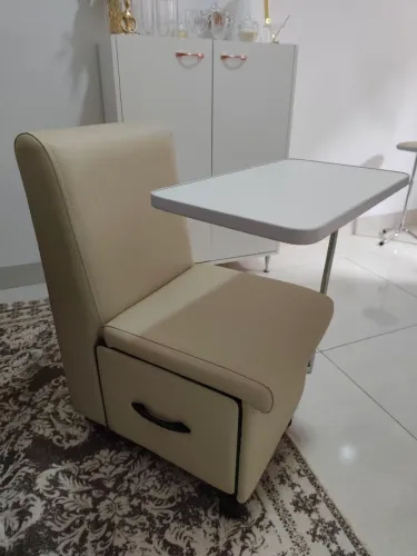Vendo cadeira de manicure nova