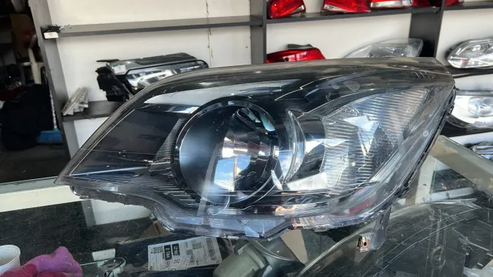 Farol Agile Montana 2013 LE Original Máscara Negra