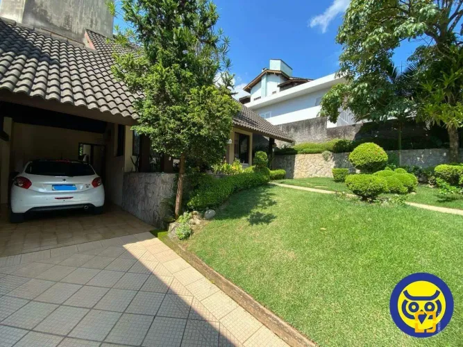 Casa 3 dorm (1 suíte), à venda, com piscina, na Agronômica.