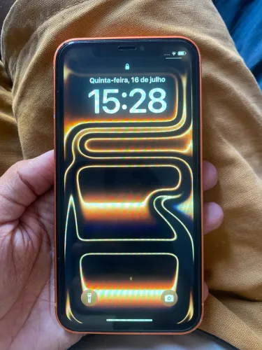 iPhone XR na carcaça do 17 pro max