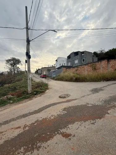 LOTE DE ESQUINA À VENDA - RECANTO VERDE II