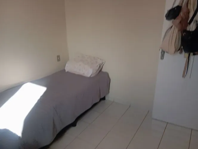 Vaga feminina para dividir apartamento no bairro Santa Mônica, Uberlândia.