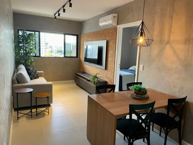 Quarto e sala de alto padrão. Mobiliado e decorado. Próximo ao Palato