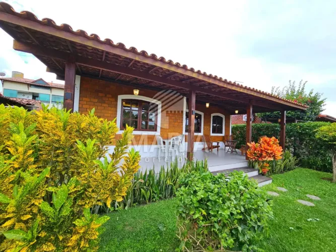 Casa em condomínio fechado com 04 quartos em Gravatá/PE! Reformada!