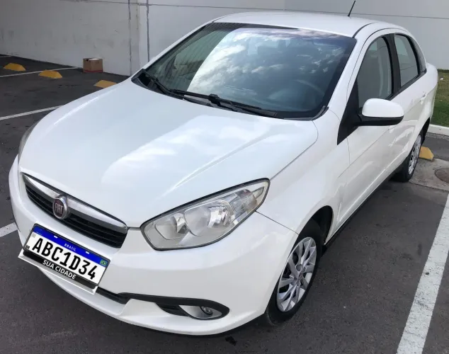 Fiat Grand Siena Tetrafuel 1.4 EVO F. Flex 8V 2013