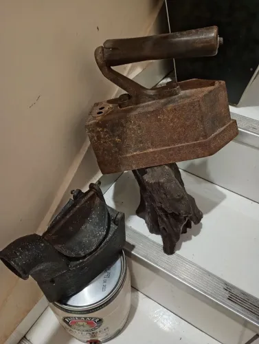 Ferros de Passar Roupas Antiguissimos Decoração Colecionadores Museus Filmes Antigos Etc..