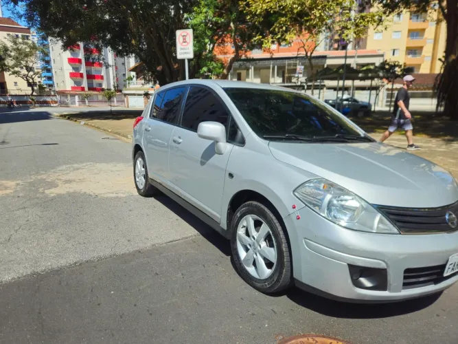 Nissan Tiida S 1.8/1.8 Flex 16V Mec. 2012