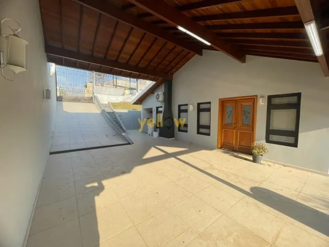 Casa em Condomínio Fechado em Igaratá - 300m² por R$3M