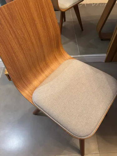 Mesa em madeira maciça novíssima!!