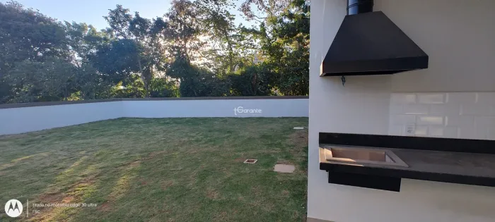 Casa de Condomínio em Atibaia, 3 suítes, amplo quintal, para venda com 415m² e 2 vagas