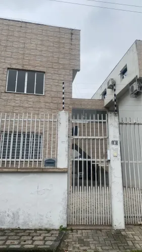 Sobrado conjugado central