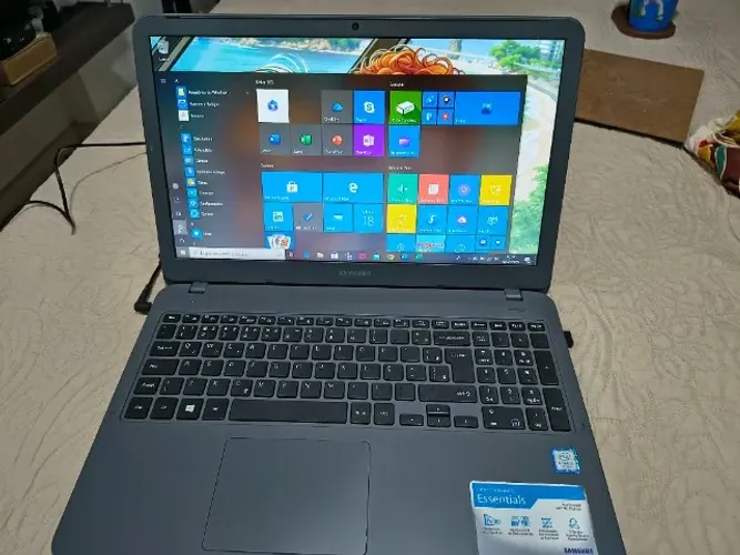 Notebook Samsung Essentials E30 Np350 Core I3 7020u 8gb Hd 1 TB Tela 15.6' Full Hd