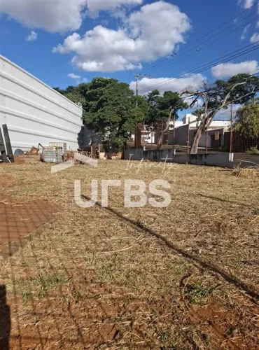Terreno com 443m² à venda no bairro Osvaldo Rezende
