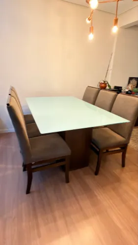 Mesa com 6 cadeiras