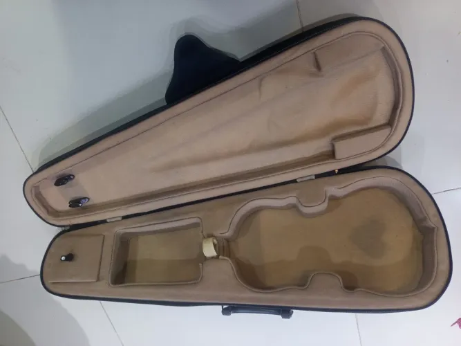 Case de violino em ótimo estado 