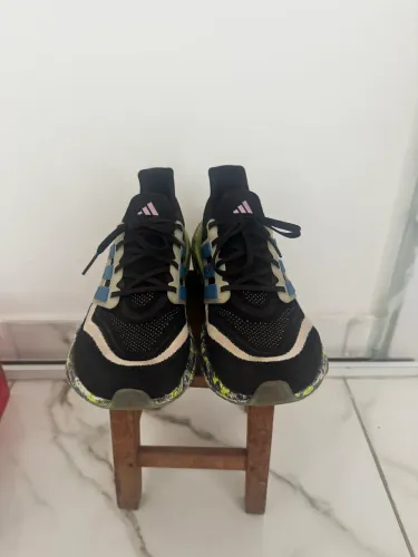 Tênis Adidas ultraboost light 44