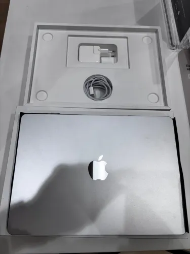 MacBook Air M2 13? | 8GB RAM | 512GB SSD | Novo, Bateria 100%