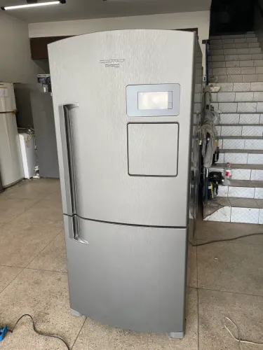 Vende-se geladeira