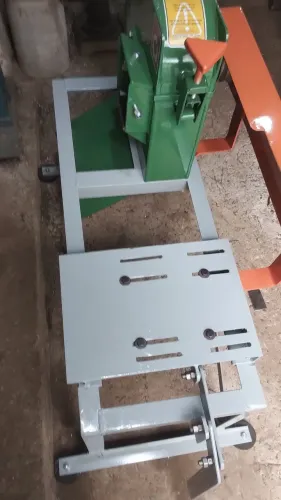 Vende-se máquina forrageira de 3 CV triturador e picador nova e sem o motor 