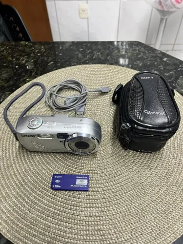 Sony Cyber-shot DSC-P73 4.1 MP + Memory Stick Sony 128 MB + Bolsa Sony