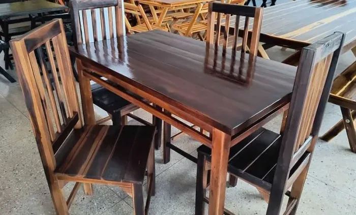 Vendo mesas e cadeiras para restaurantes ou residências