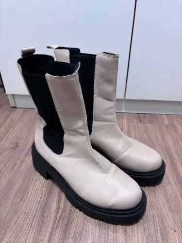 Coturno feminino