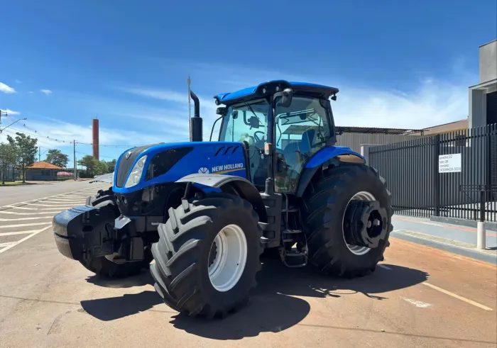 Trator New Holland T7 240