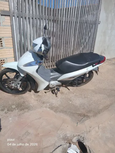 Vendo moto biz 125 ótima para o dia dia econômica IPVA pago só venda dispenso curiosos....